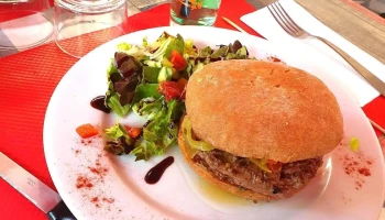 Café de l'Avenue Le Blood Rapace s bar - 16210 Chalais