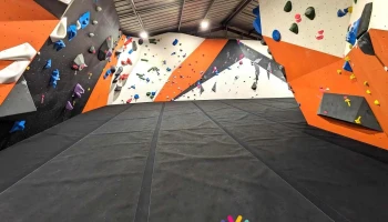 Gravity Bouldering - 40530 Labenne