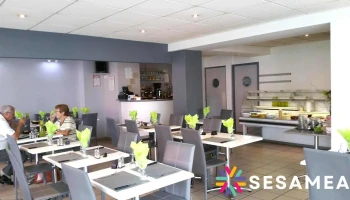 Restaurant à table - Artix