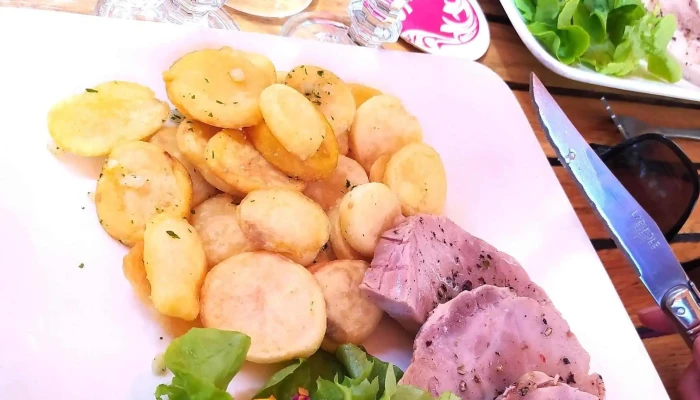 Bar Brasserie De La Halle -  Pres De Moi - Pays De Belvès