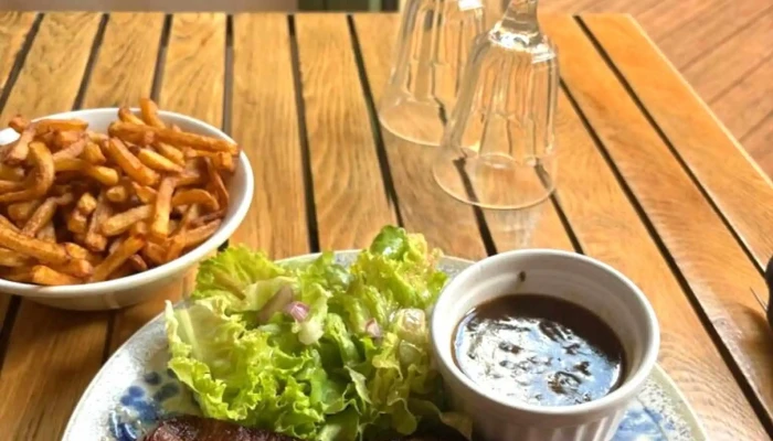 Bar Brasserie De La Halle -  Videos - Pays De Belvès