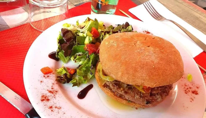 Café de l'Avenue Le Blood Rapace s bar - 16210 Chalais