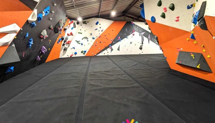 Gravity Bouldering - 40530 Labenne