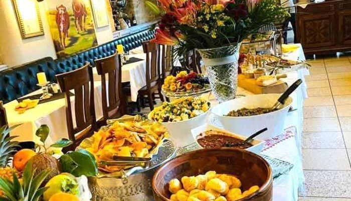 Hotel Le Belvedere De Belves Plats Et Boissons - Pays De Belvès