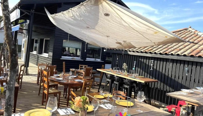 La Terrasse de la Poissonnerie du Port de Lanton - 33138 Lanton