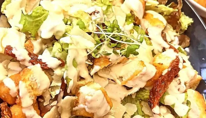 Le 7 Passe A Table Restaurant Bar A Vin Salade Cesar - Castres-gironde