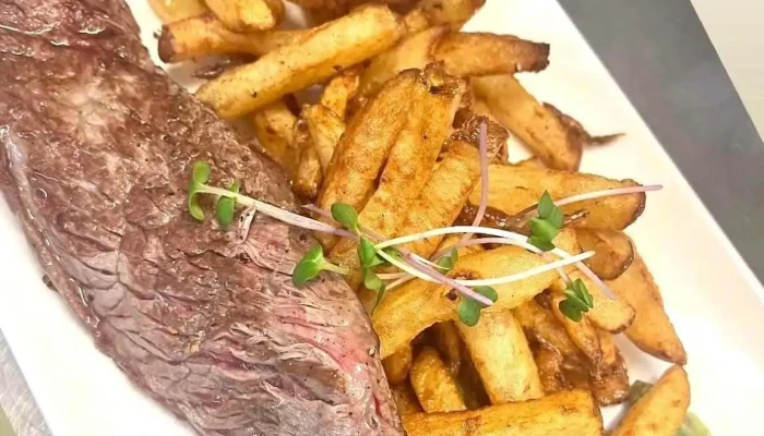 Le 7 Passe A Table Restaurant Bar A Vin Steak Frites - Castres-gironde