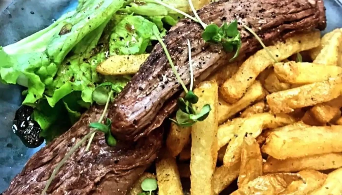 Le 7 Passe A Table Restaurant Bar A Vin Steak - Castres-gironde