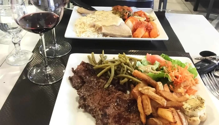 Le Moderne -  Plats Et Boissons - Nay
