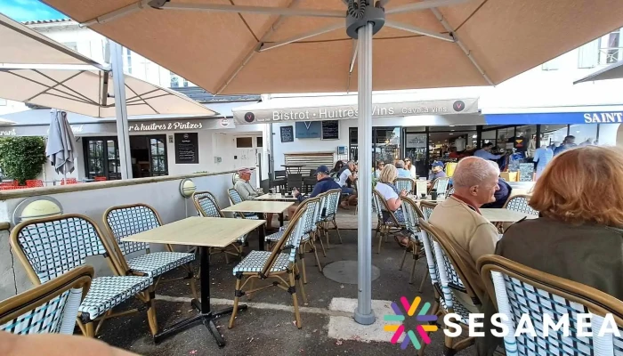 Le V Port D Ars Cave Bar A Vins Huitres Tapas Atmosphere - Ars-en-ré