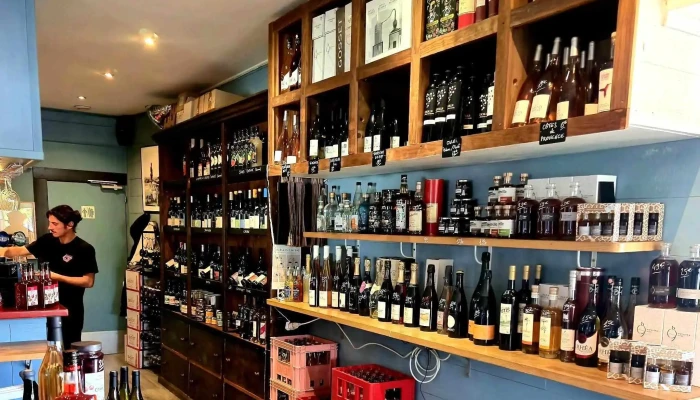 Le V Port D Ars Cave Bar A Vins Huitres Tapas Bar A Vin - Ars-en-ré