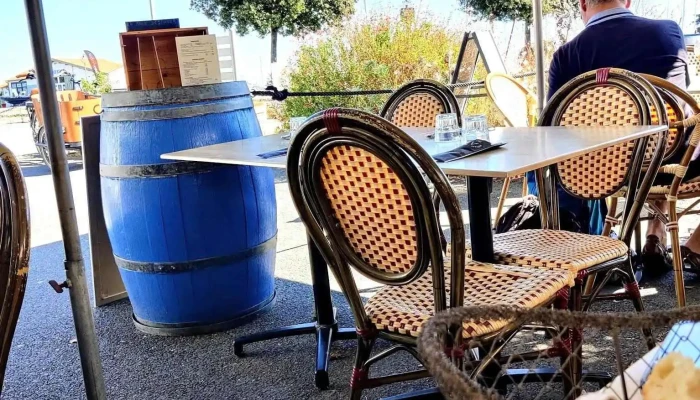 Le V Port D Ars Cave Bar A Vins Huitres Tapas Tout - Ars-en-ré
