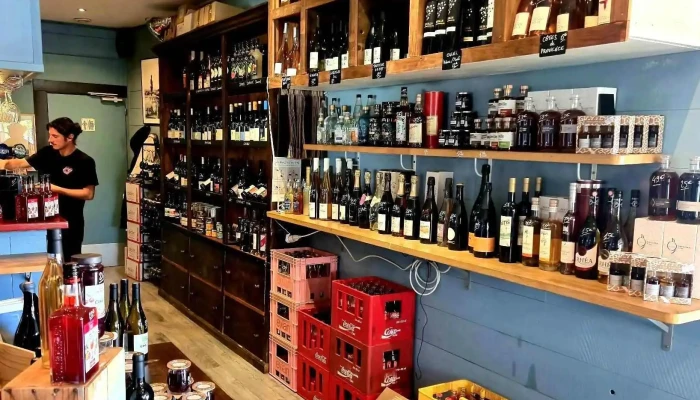 Le V Port D Ars Cave Bar A Vins Huitres Tapas Vin - Ars-en-ré