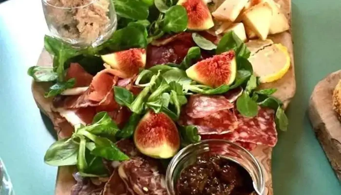 Planches Et Plonk -  Charcuterie - Pays De Belvès